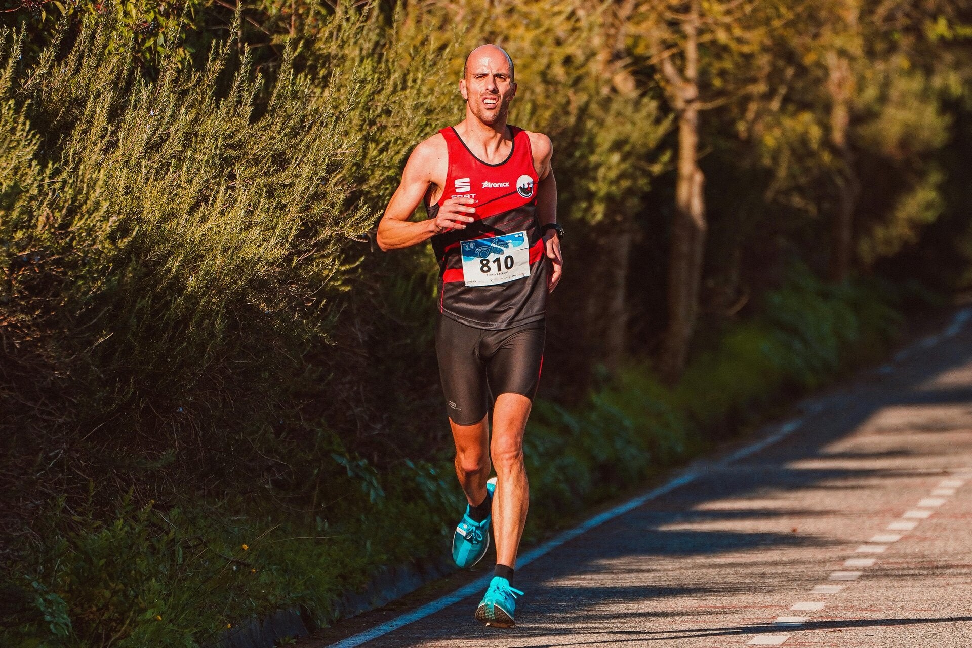 Coureur expérimenté réalisant son semi-marathon après un coaching personnel