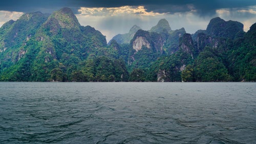 Lac et pitons calcaires de Khao Sok