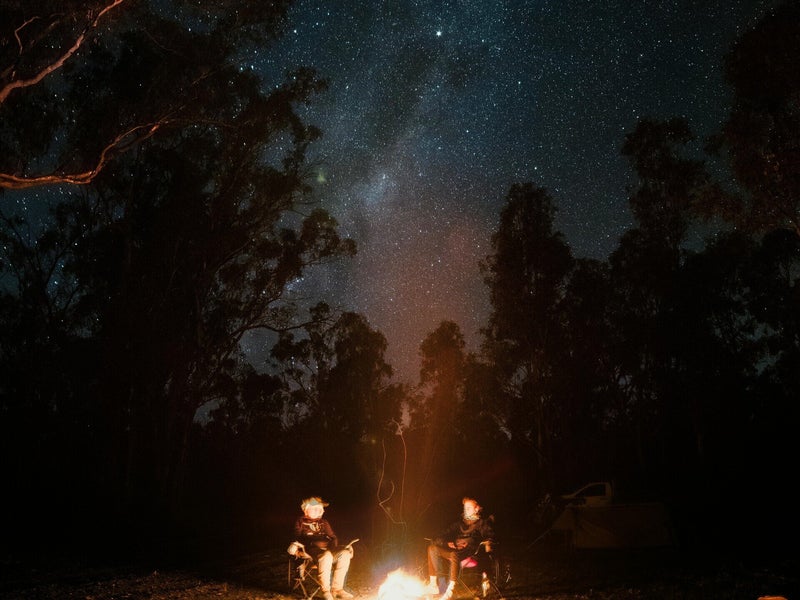 Samen kamperen in de natuur tijdens het Via Nomade Kampeerweekend