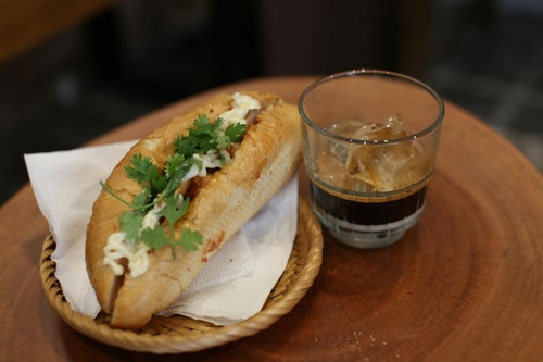 Bánh mì et café vietnamien