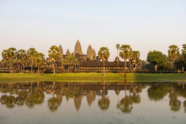 Angkor Wat se reflétant dans un bassin