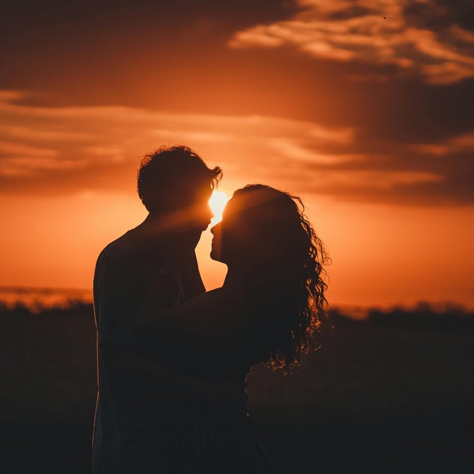 Foto Gabriel Bastelli liefdeskoppel ondergaande zon Missnienox poëzie