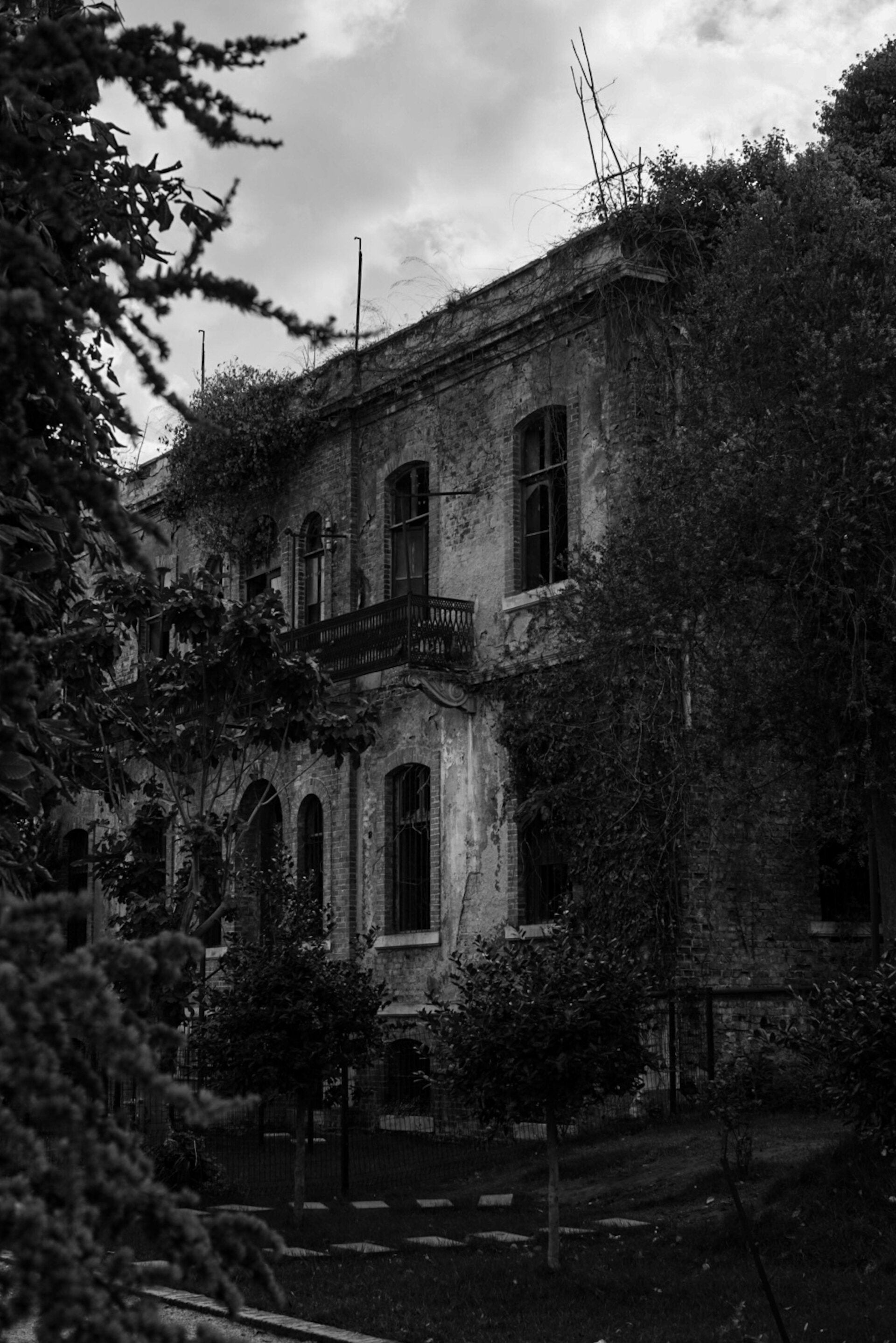 Real Ghost Stories and True Paranormal Experiences