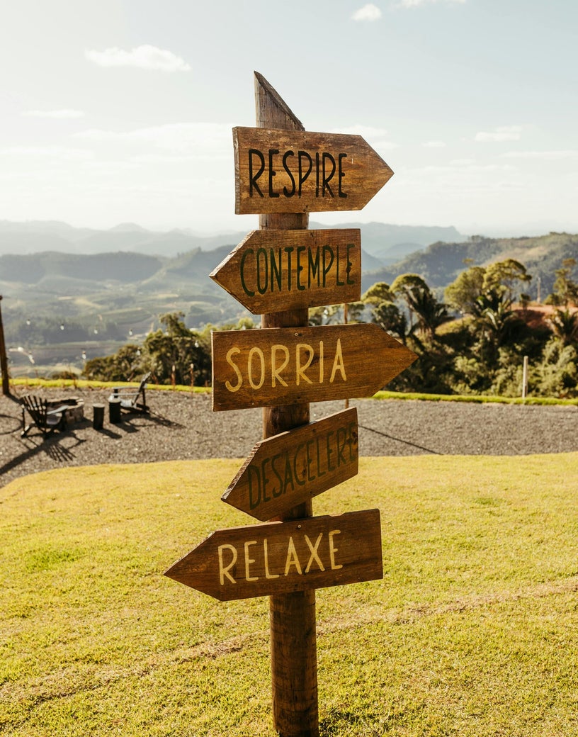 Handgemachte, personalisierbare Holzschilder von Sligns Holzschilder.
