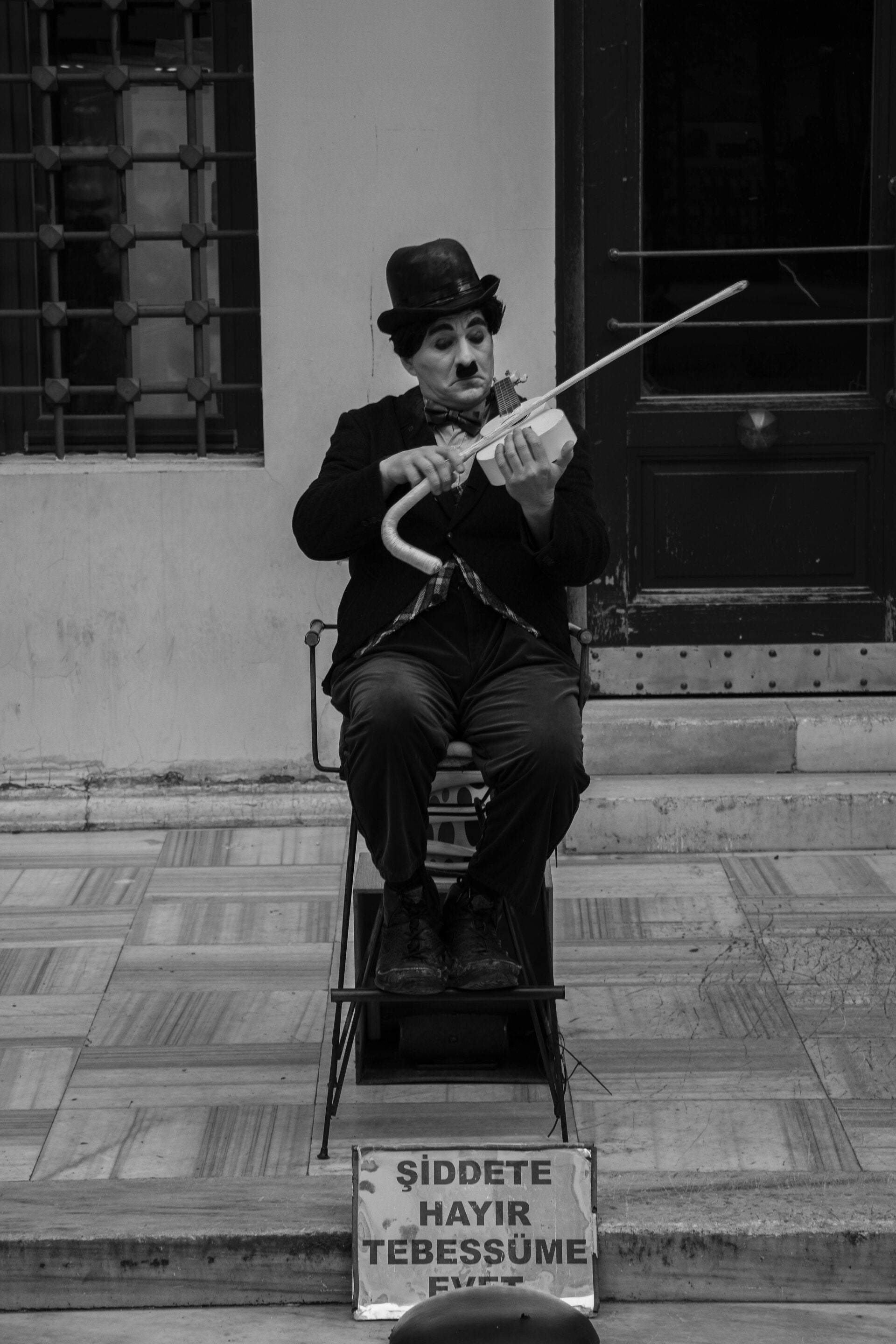 Salle de cinéma évoquant l'univers de Charlie Chaplin