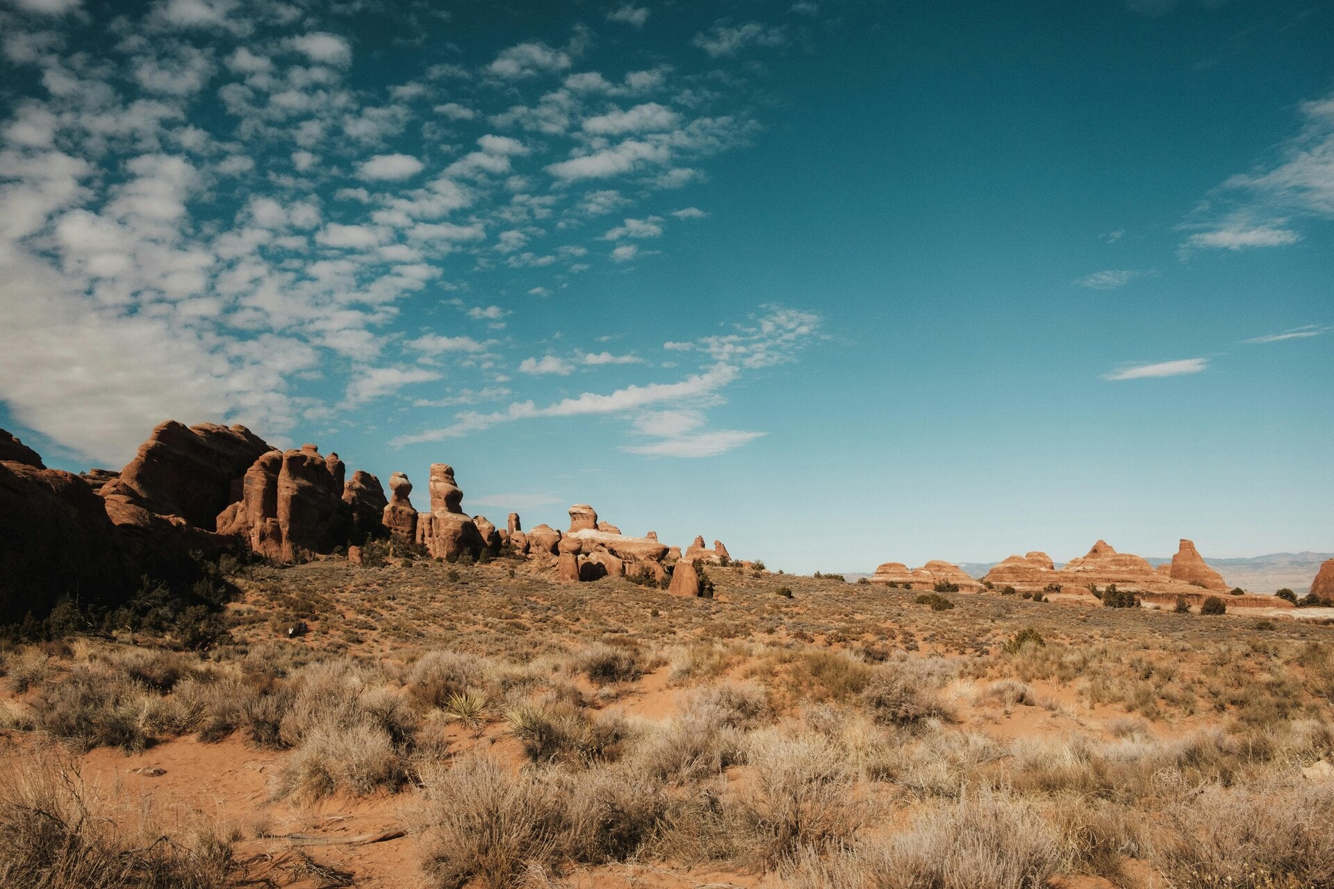 Paysage désertique de l'Ouest américain au coucher du soleil, terre des nations autochtones bien avant la création des États-Unis