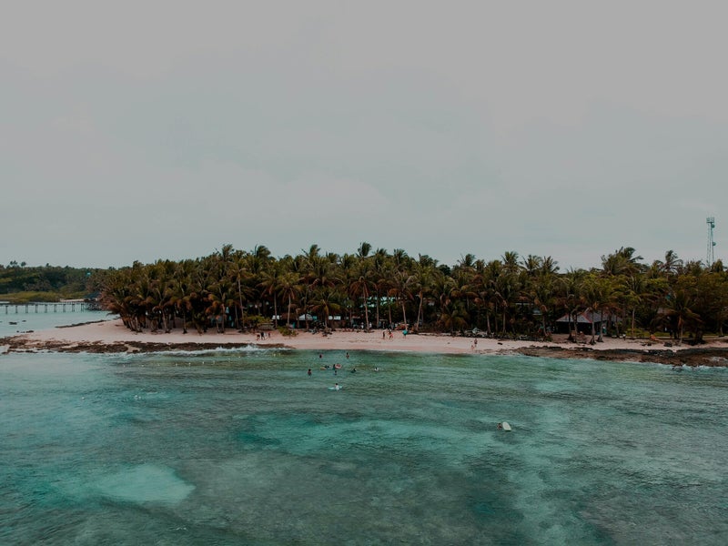 Petite île bordée de sable