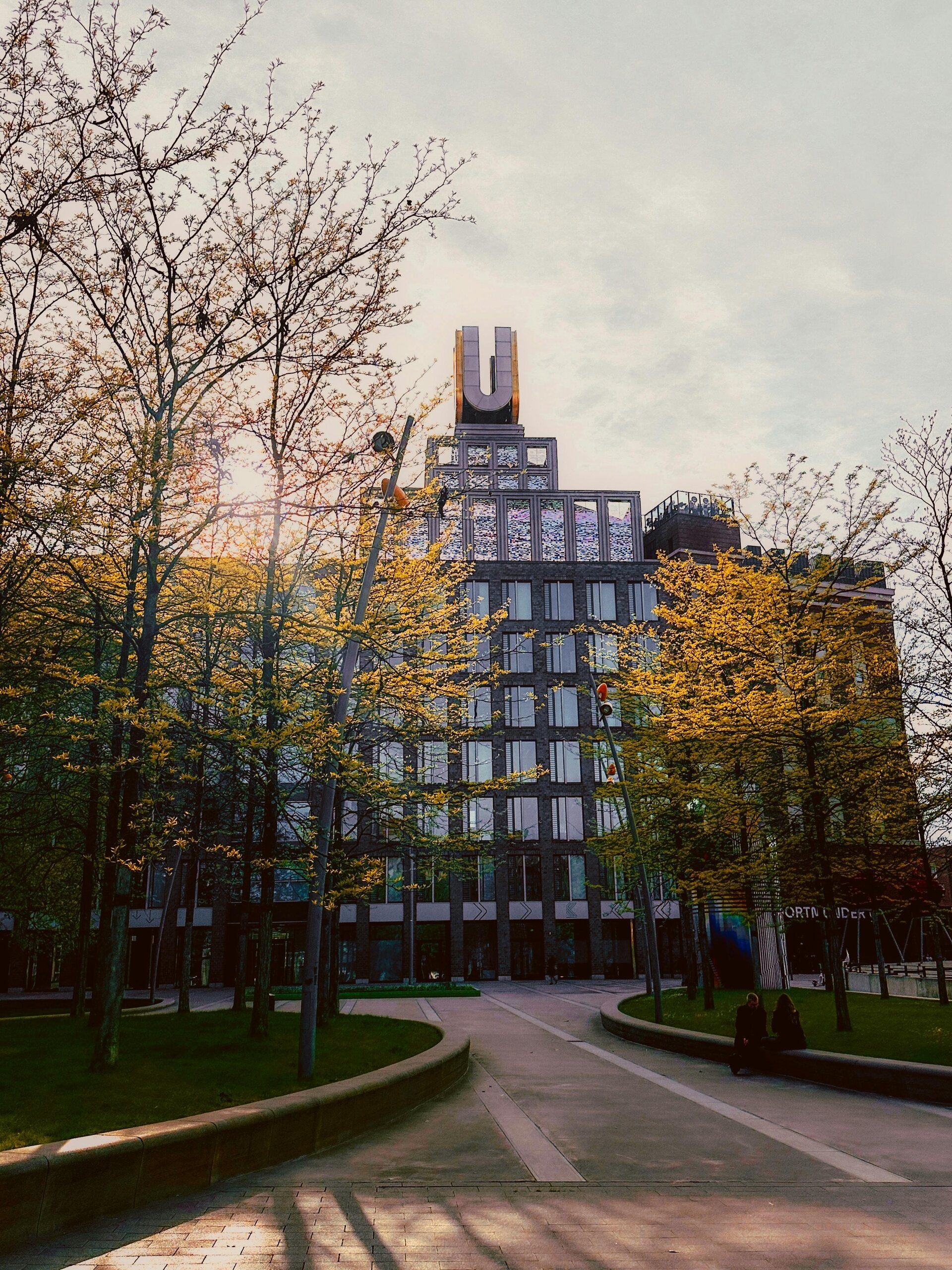 Das Dortmunder U mit Vorplatz