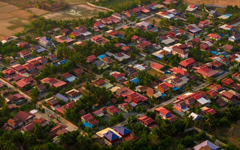 Vue aérienne d’un village cambodgien