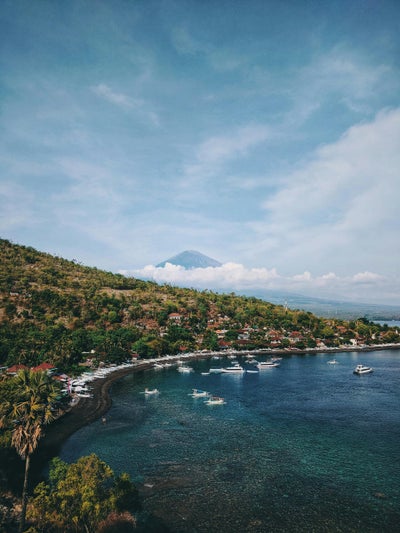 Côte d’Amed avec le mont Agung en arrière-plan