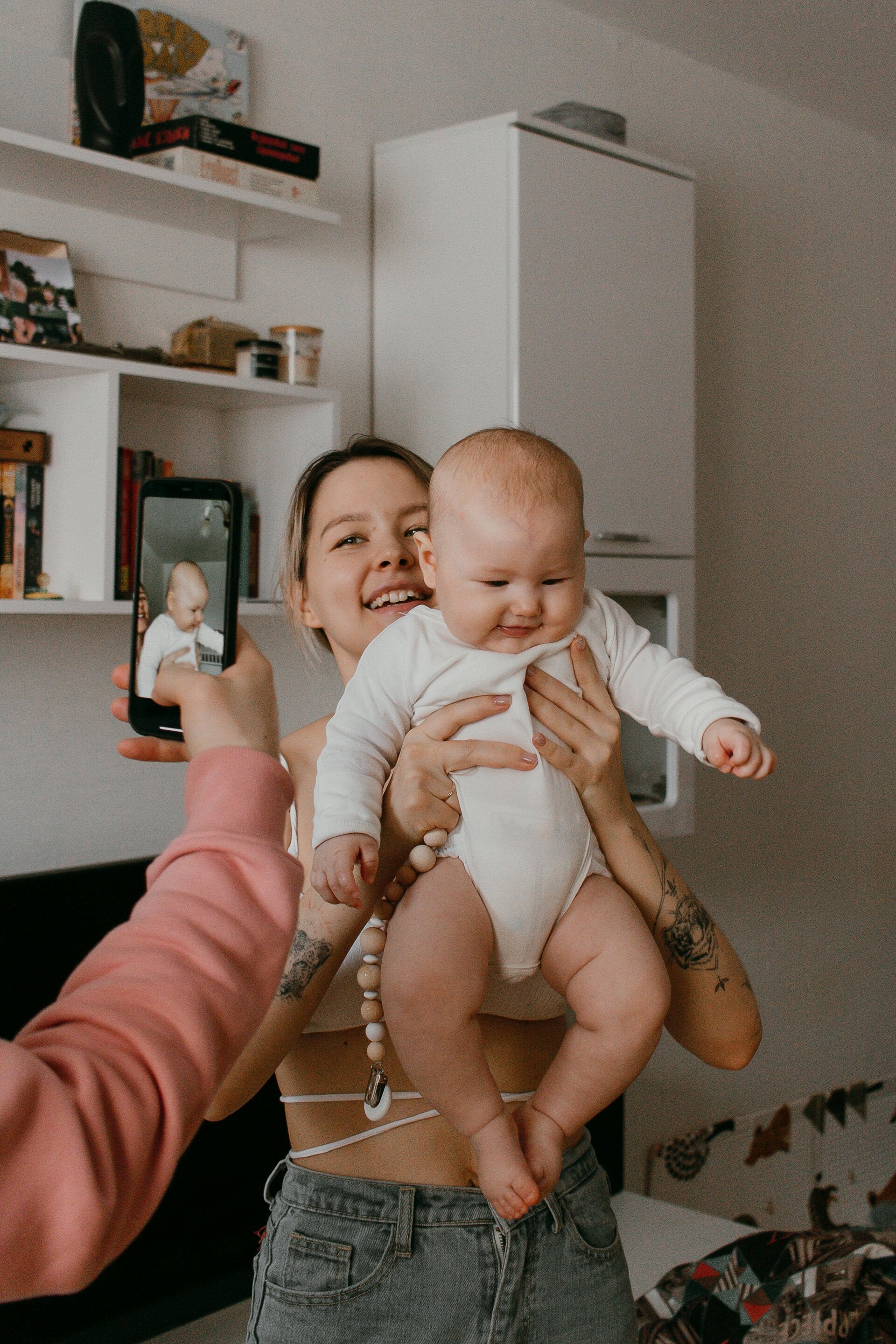 Newborn video laten maken – liefdevolle montage van smartphonebeelden van pasgeboren baby