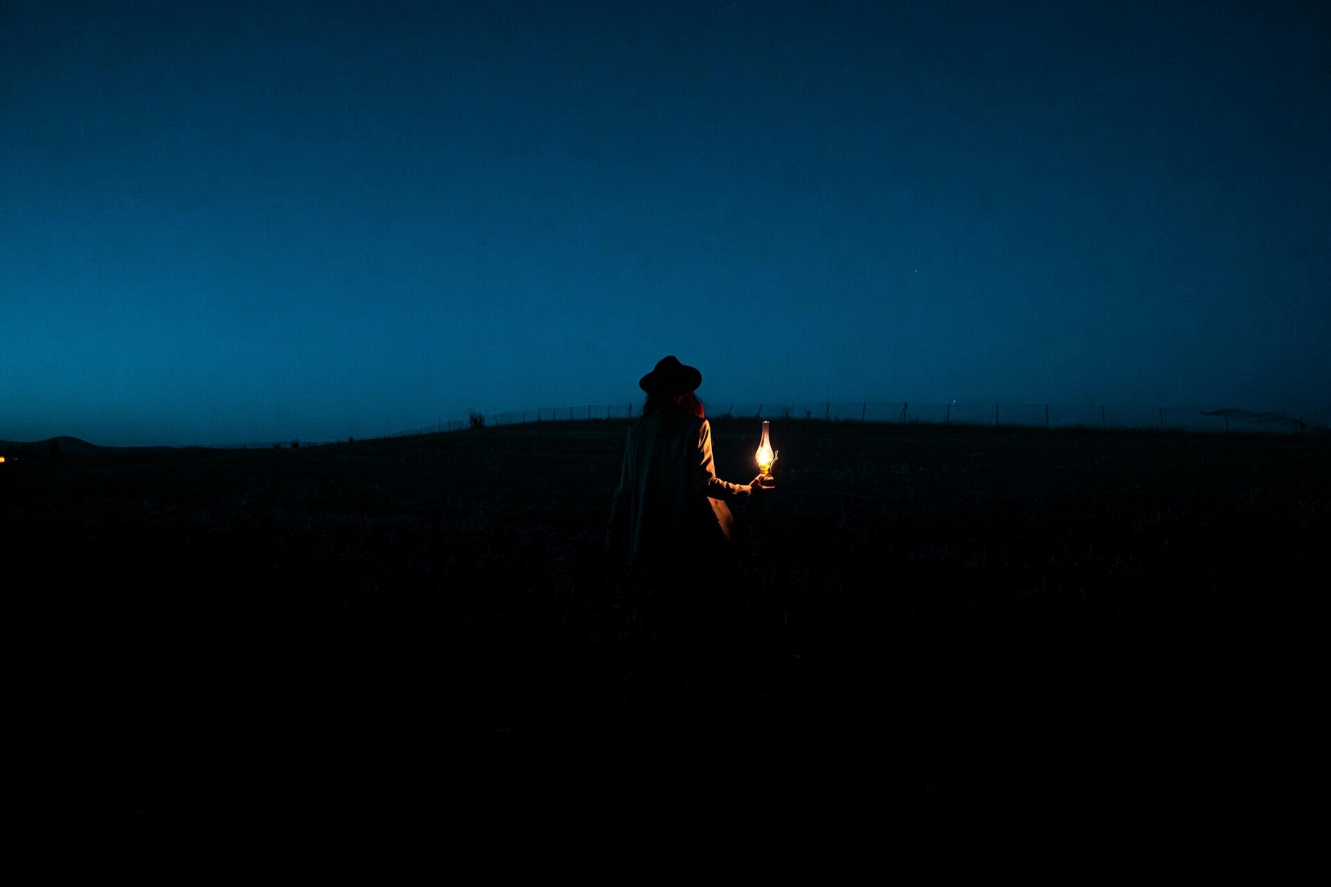 Foto Ahmed ؜ donkere nacht vrouw fallel Missnienox poëzie 