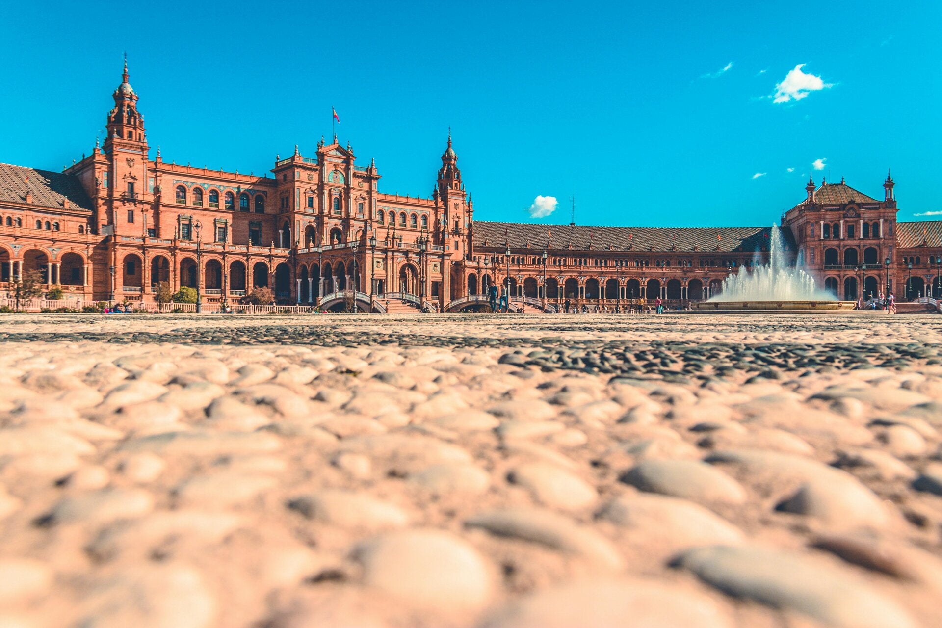 Vue de la place d'Espagne à Séville pour un city break ensoleillé