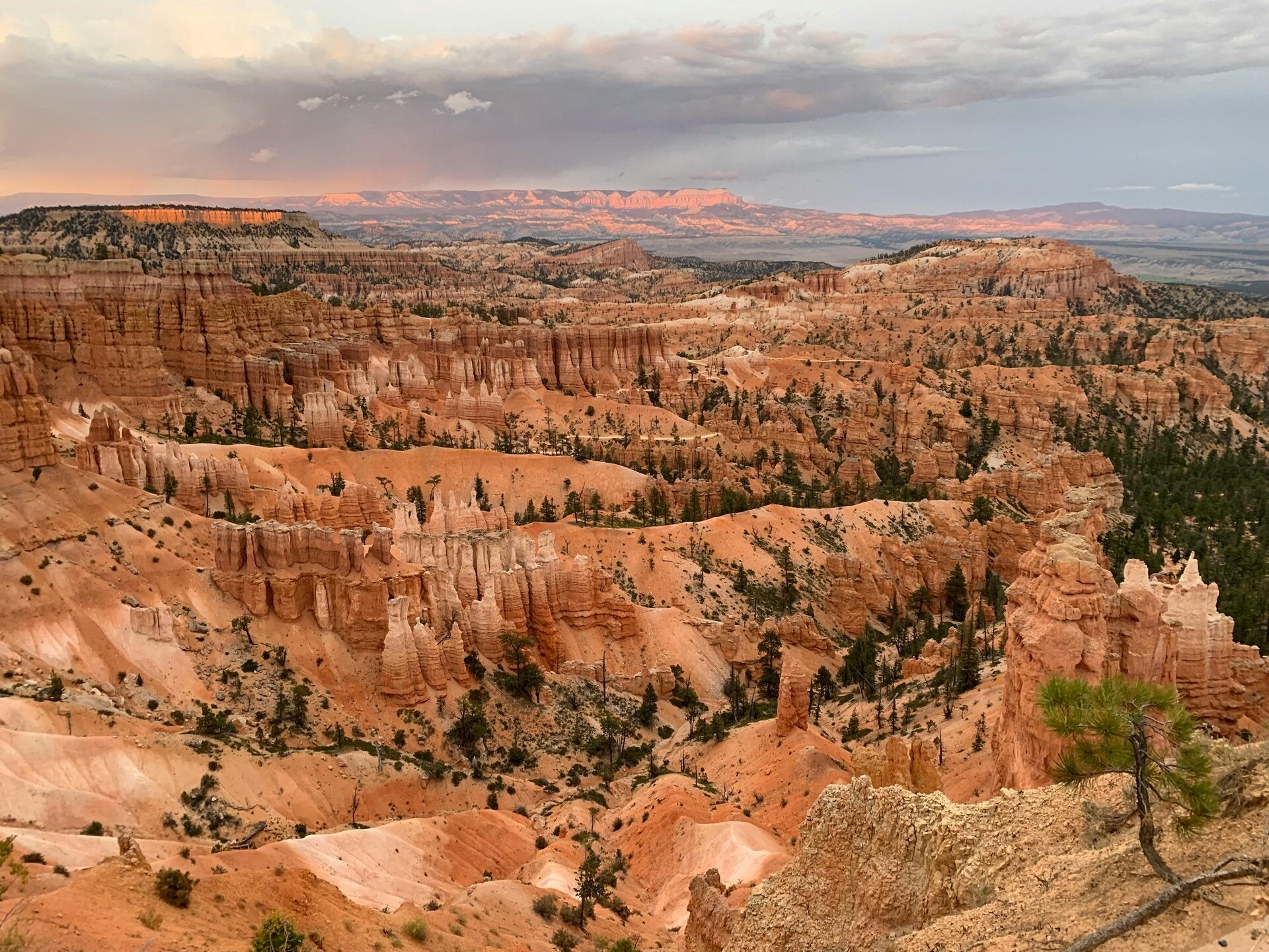 Alt= Bryce Canyon Utah - paysage de rochers rouges pour road trip dans l'Ouest américain