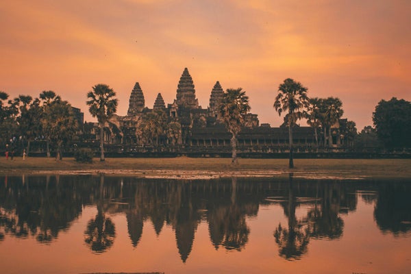 Silhouette d’Angkor Wat au lever du soleil