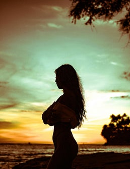 spirituelle Geburt Bedeutung Geburt Spiritualität hochsensible Mutter Geburt als Initiation Mutterschaft Hochsensibilität Geburtsrituale Geburt Transformation Mama Überforderung Hochsensibel