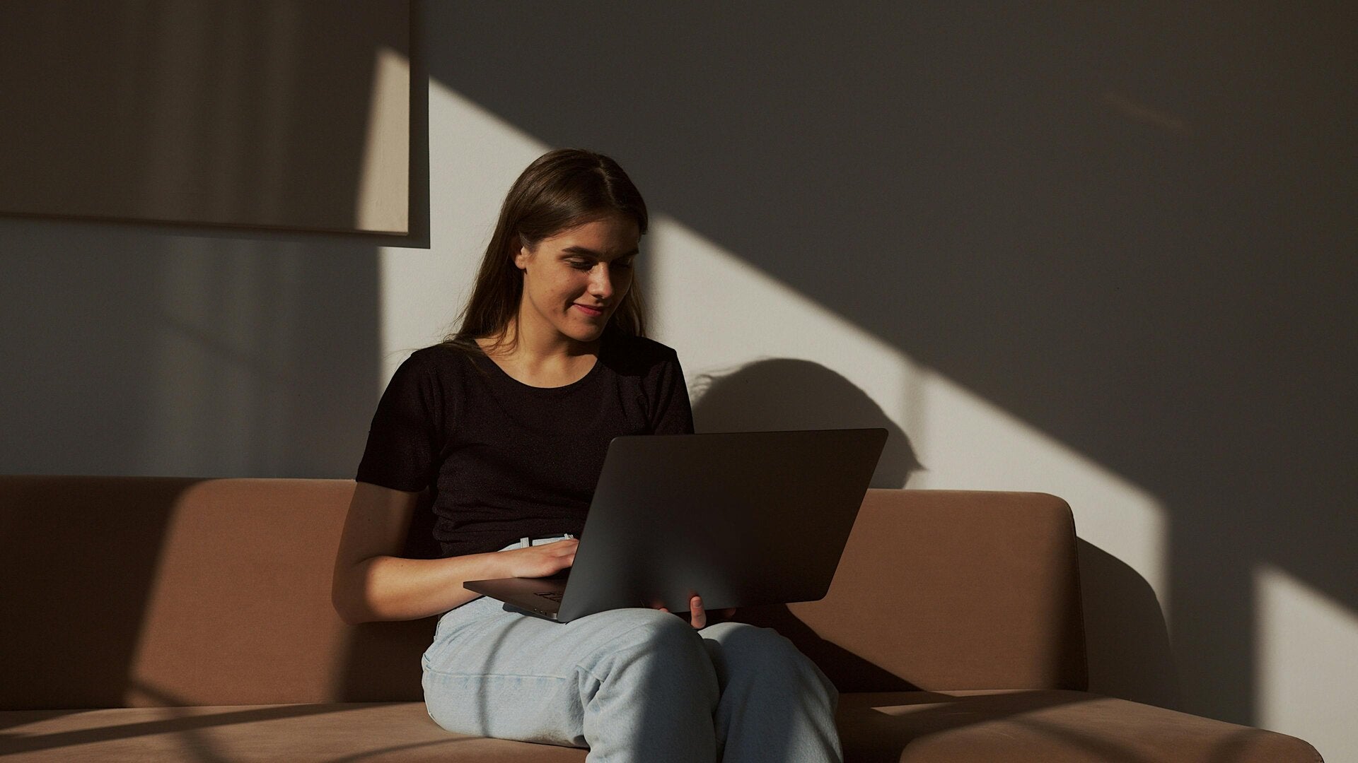 Online practitioner coaching session demonstrating deep presence and guided transformation work between coach and clienT