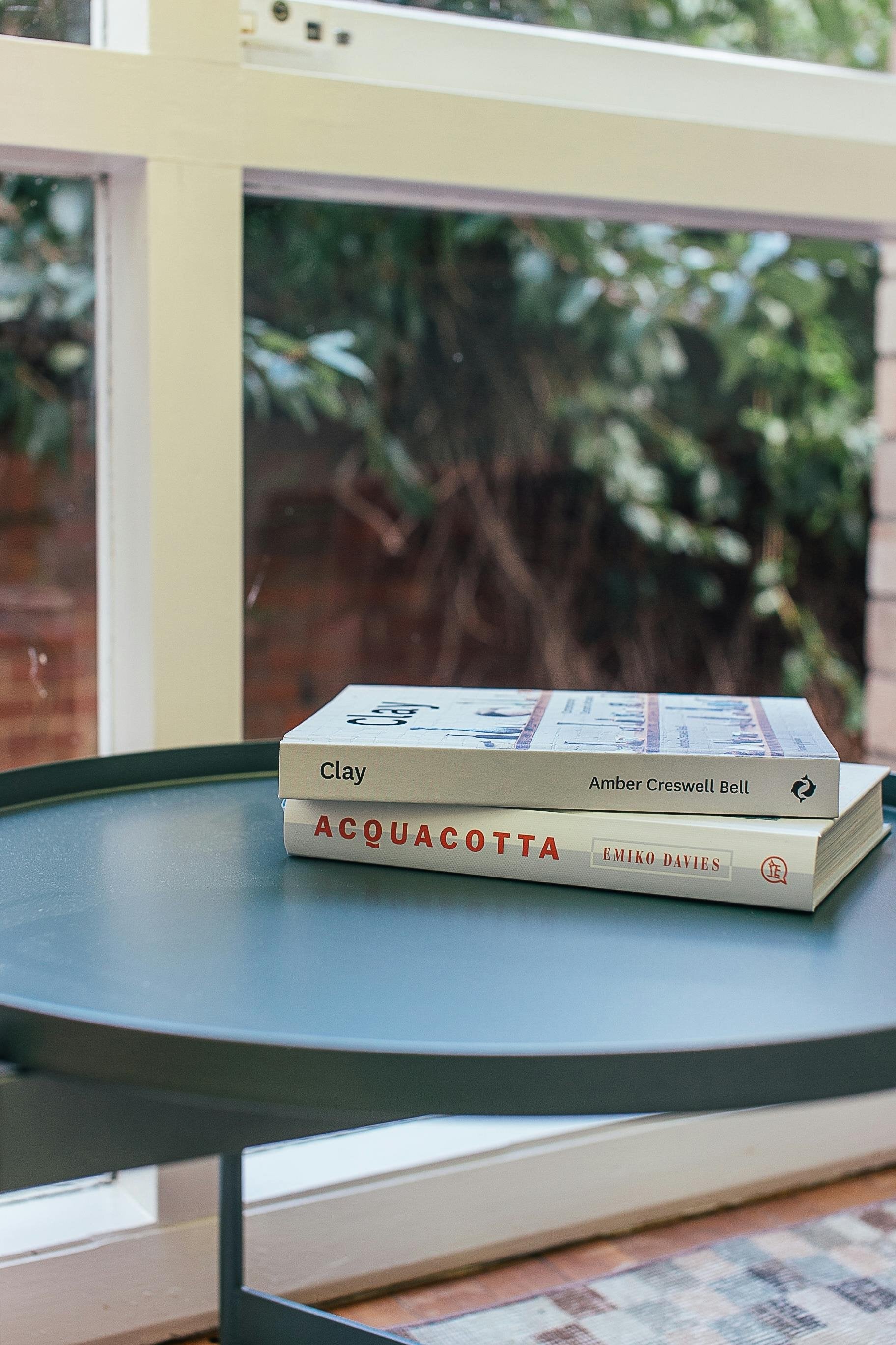 Boeken op tafel.