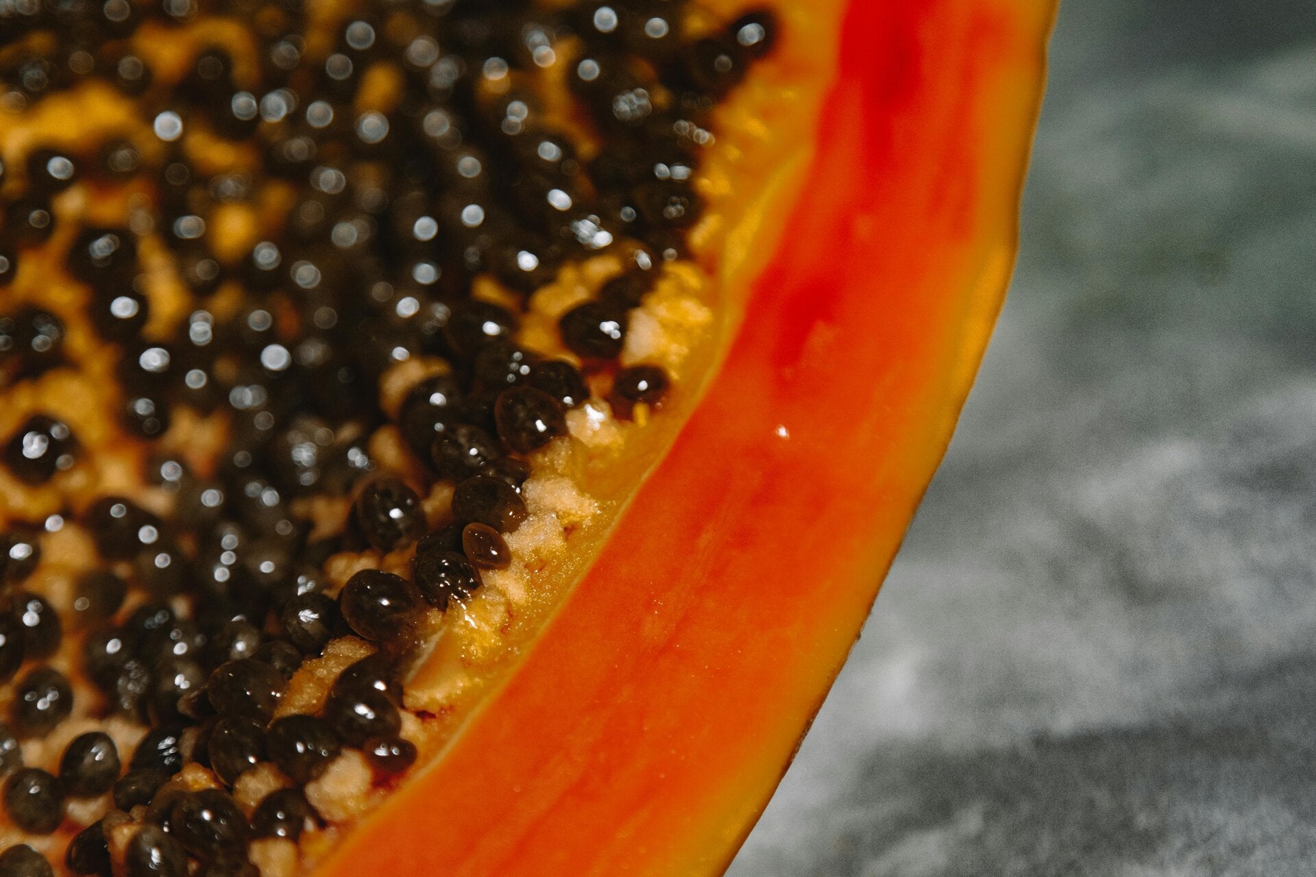 la papaya frutto che piace e che ci fa bene