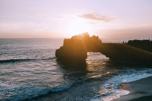Temple de Tanah Lot au coucher du soleil