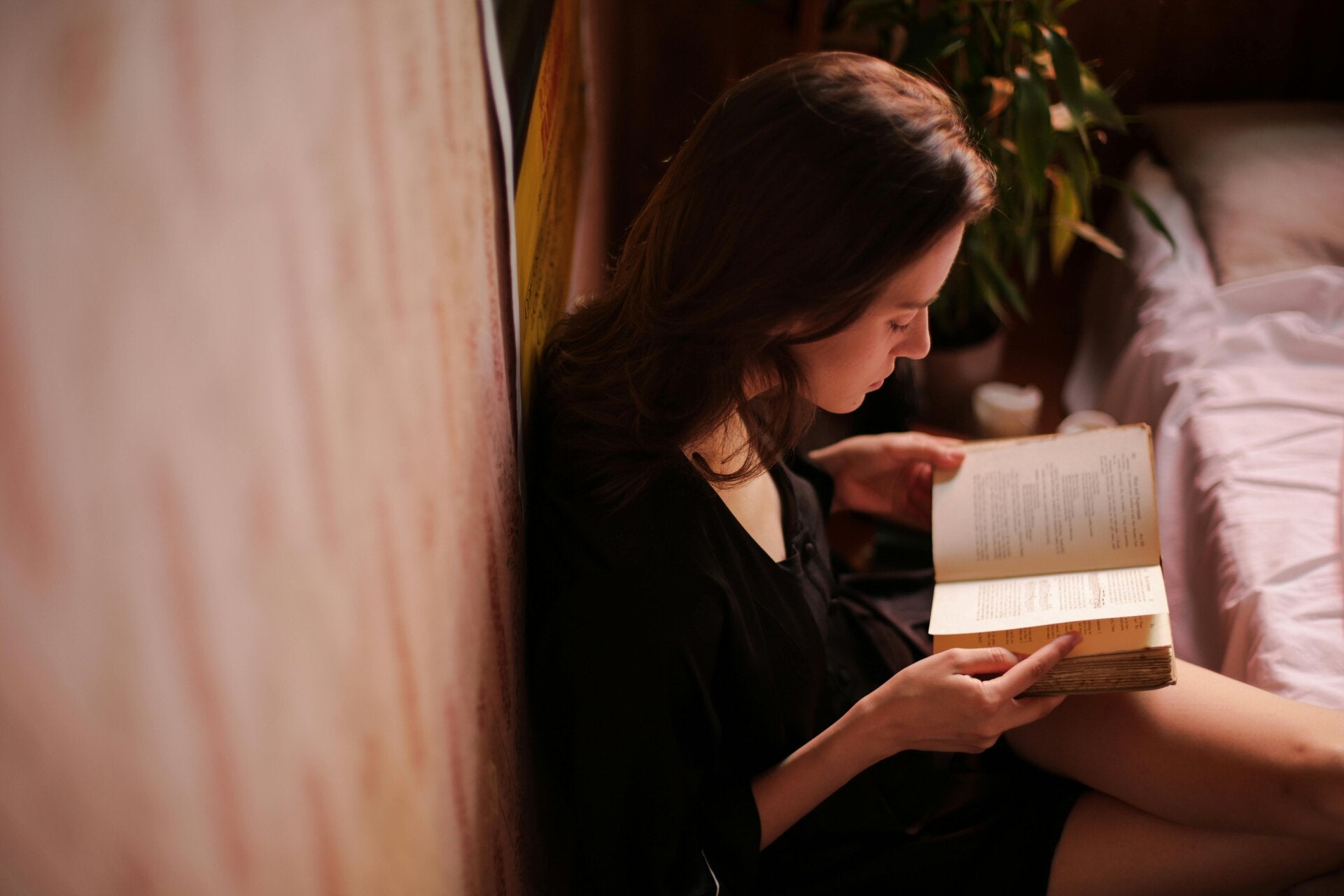 Vrouw die leest.