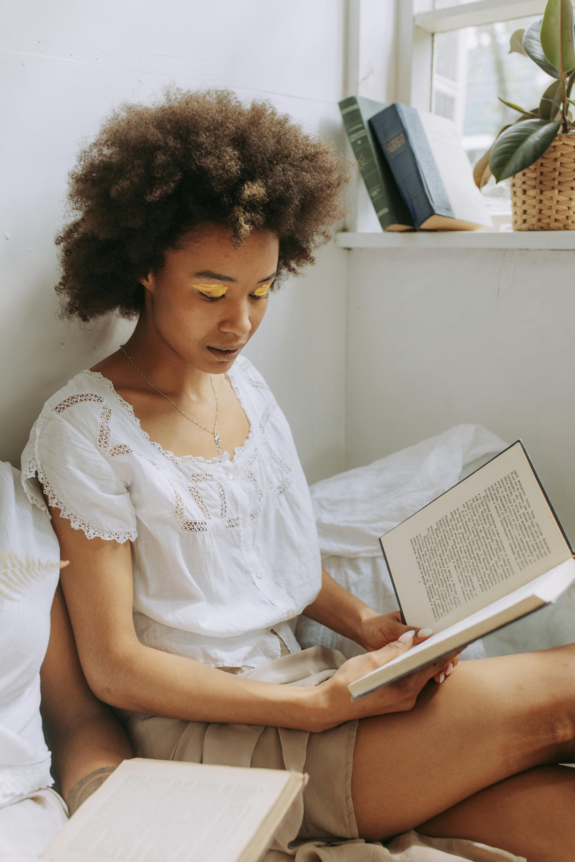 Vrouw die leest.