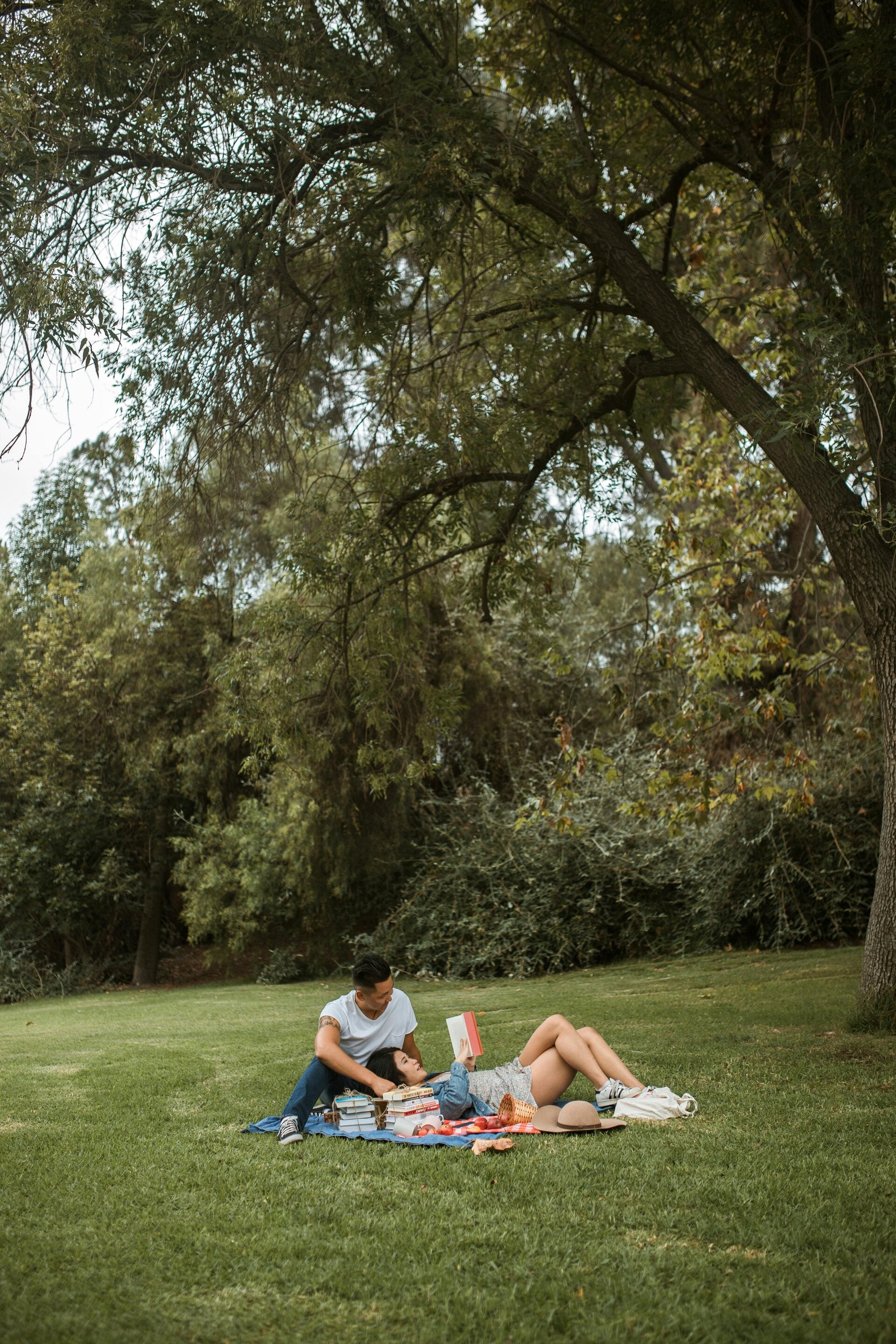 Lezende mensen. 