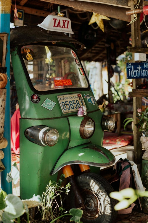Tuk-tuk dans une rue d’Asie du Sud-Est