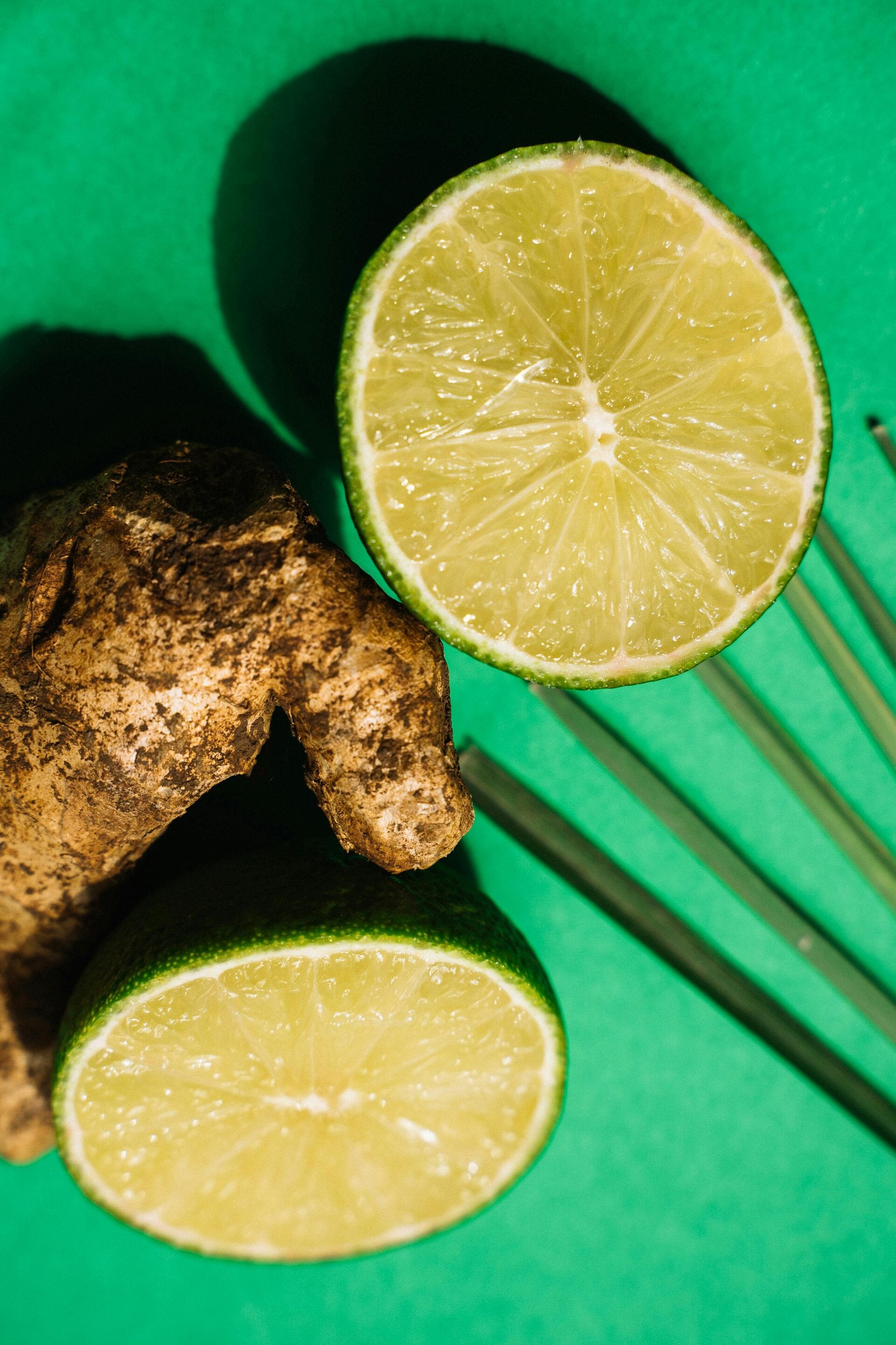 Diffusion d’huile essentielle de gingembre – ambiance chaude et tonique pour l’hiver.