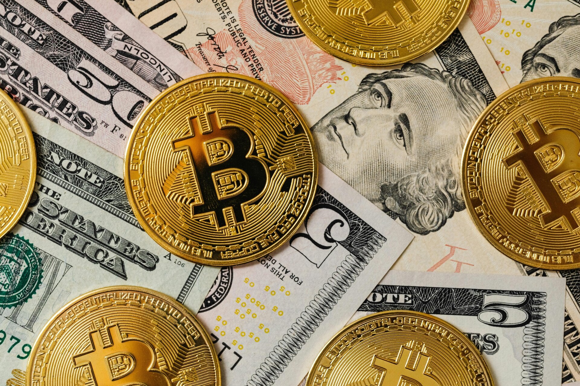 Un portefeuille Bitcoin réapparaît après 12 ans : 1.000 BTC déplacés, de 847.000 $ à 117 millions