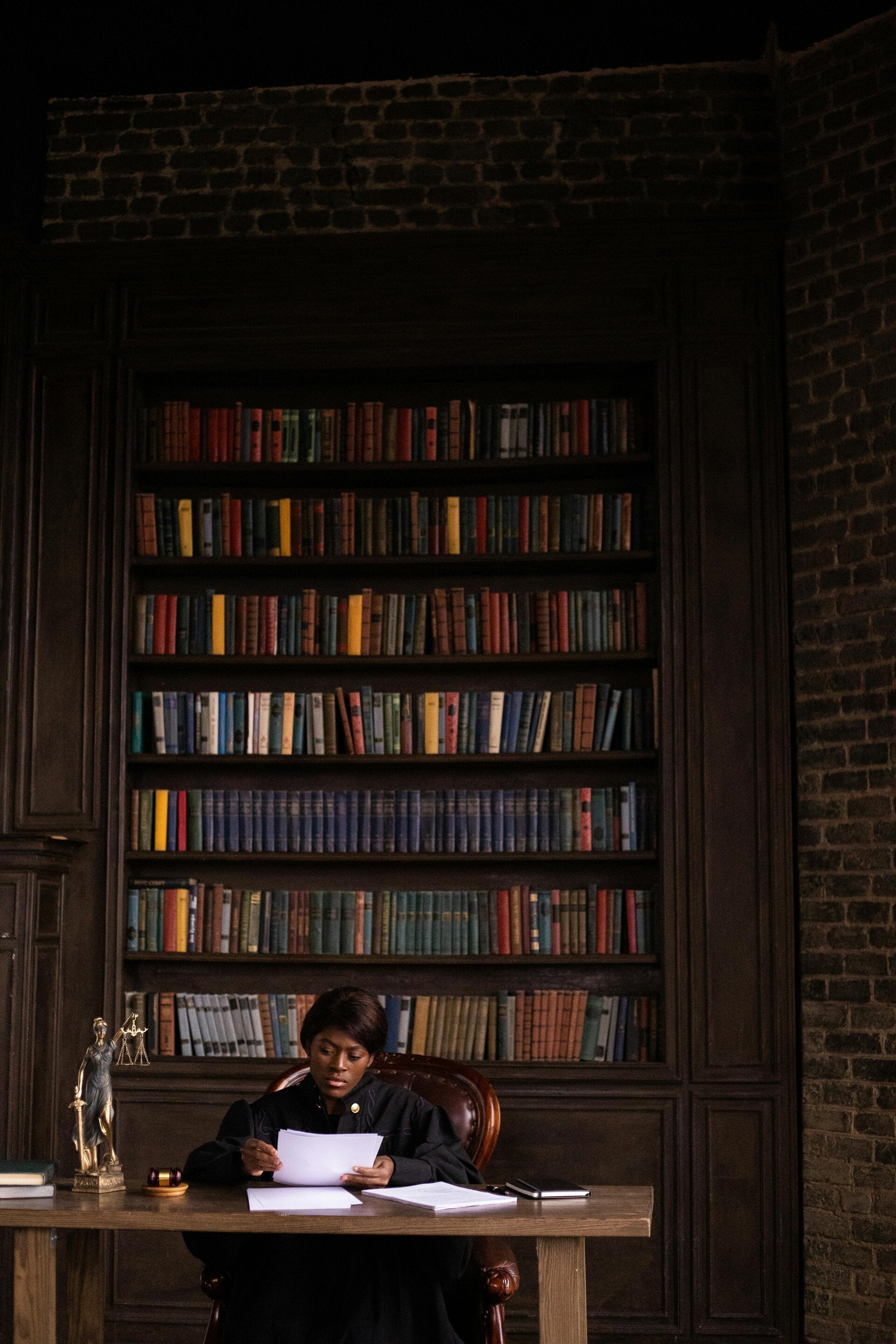 Boekenkast met boeken.