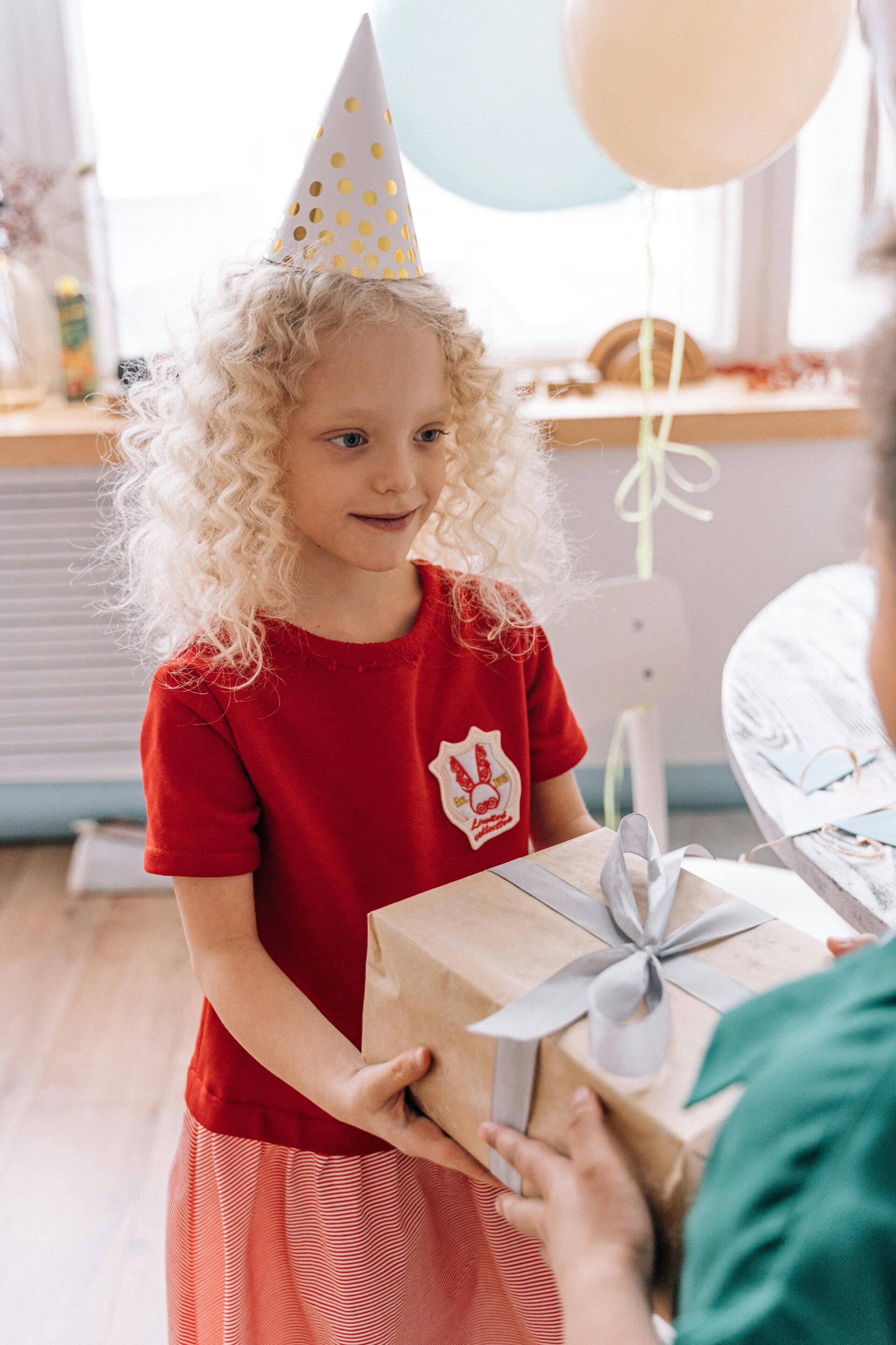 Gepersonaliseerde cadeaus voor kinderen, zoals pennenzakken, gymtassen en kindersurprises