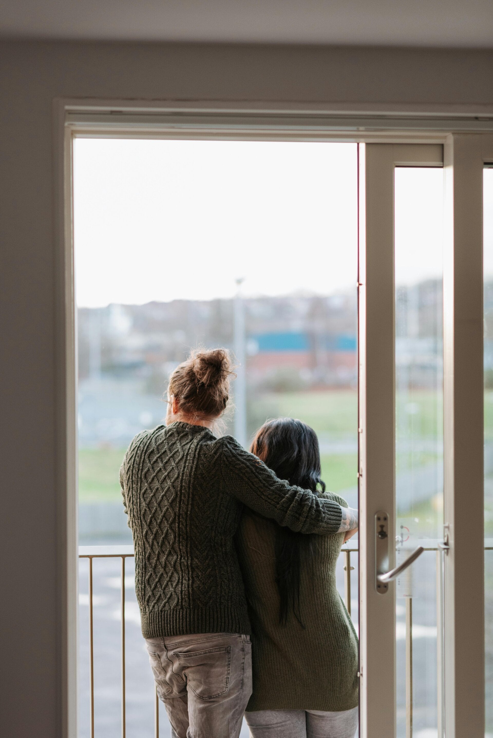 	 Ouderbegeleiding in Zele: vader en kind in een liefdevolle omhelzing
