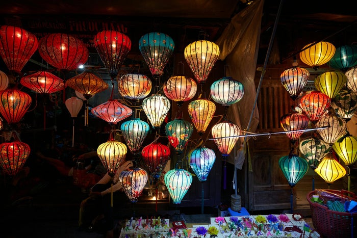 Lanternes colorées illuminées à Hoi An