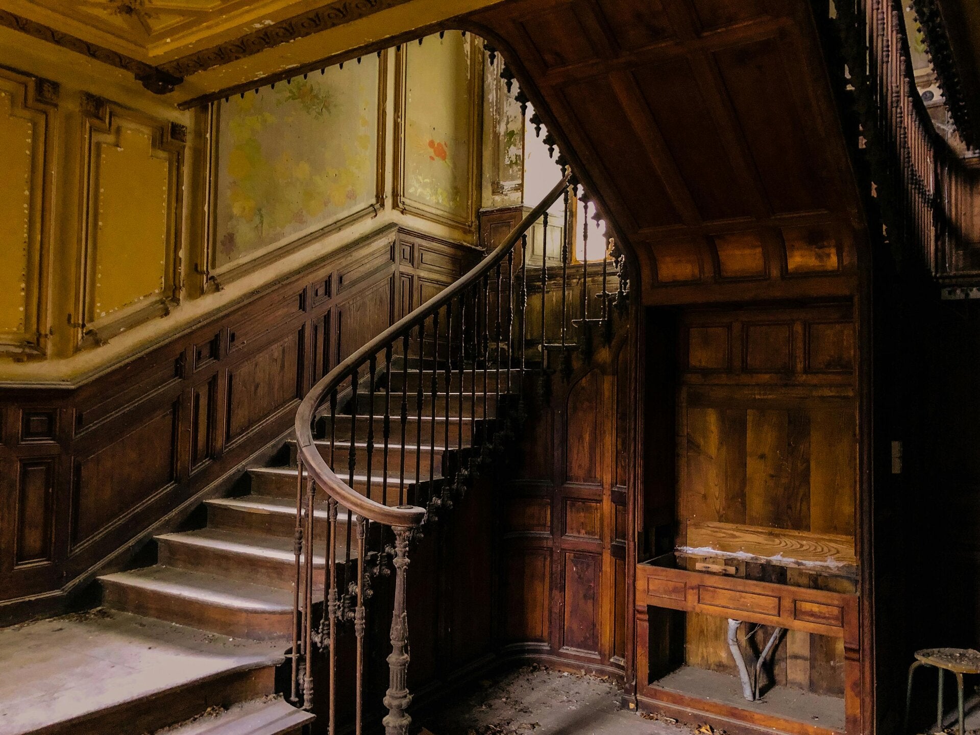 True Ghost Stories with Barbara the Medium