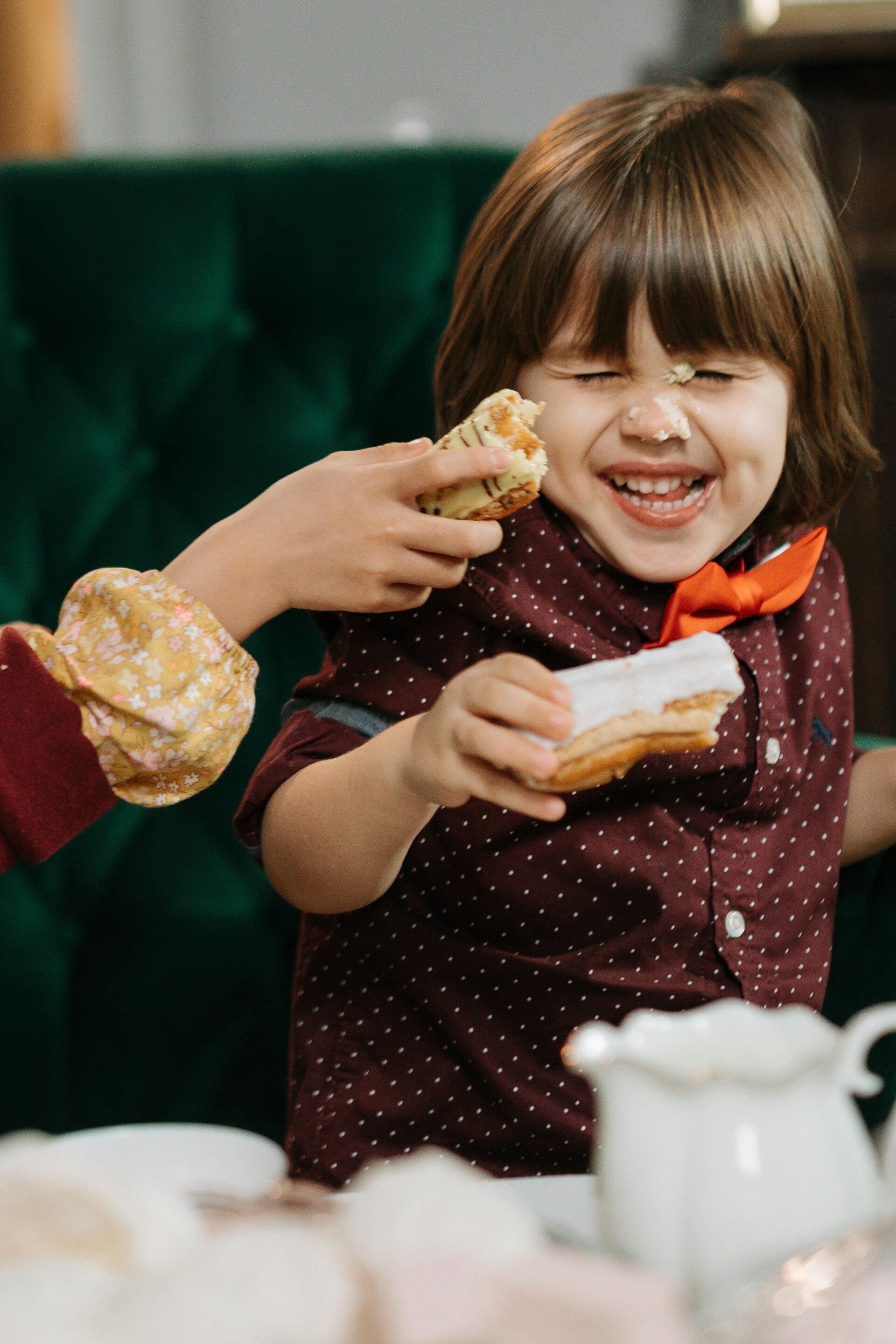 Peuter wil niet eten aan tafel tijdens het avondeten