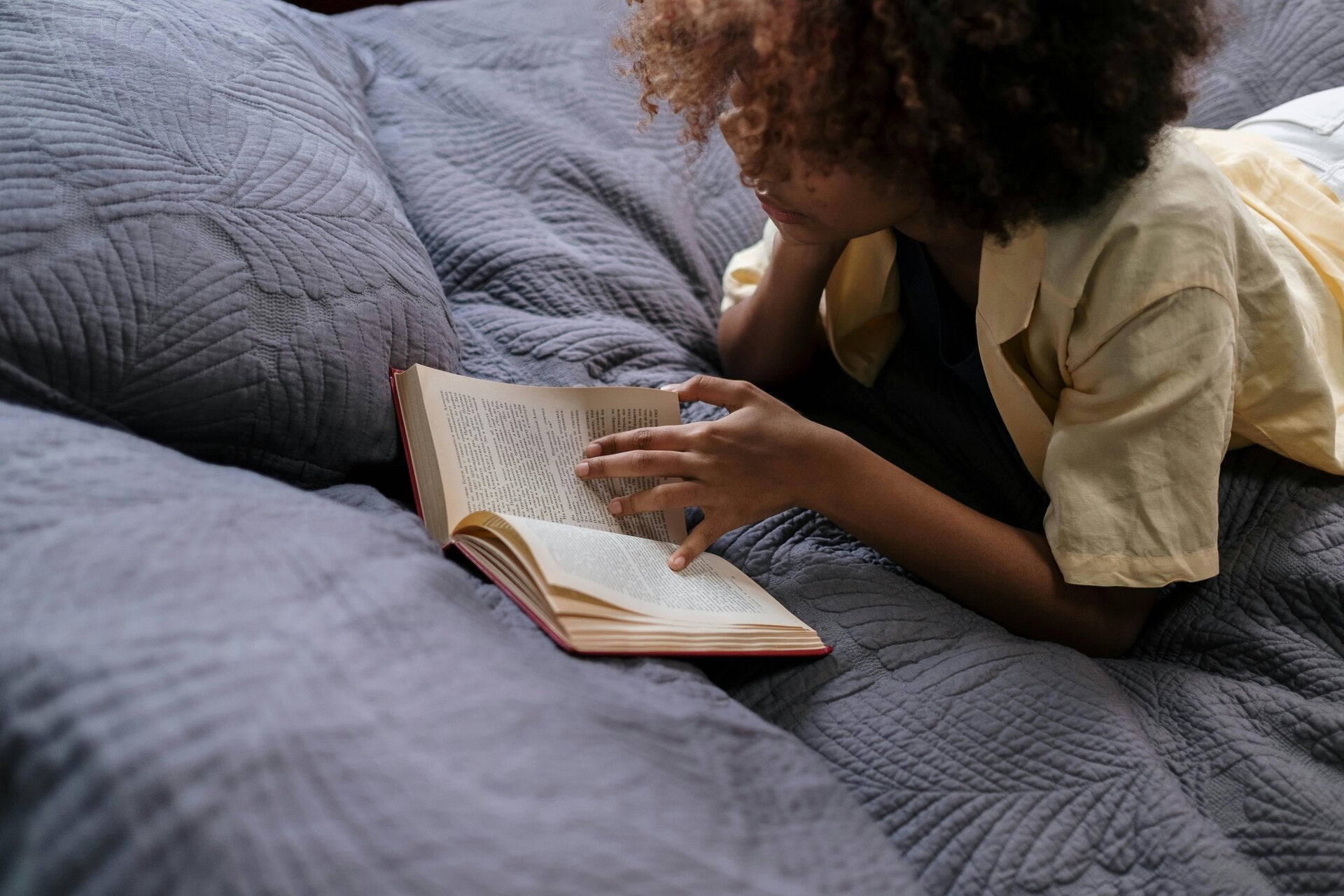 Vrouw die leest.