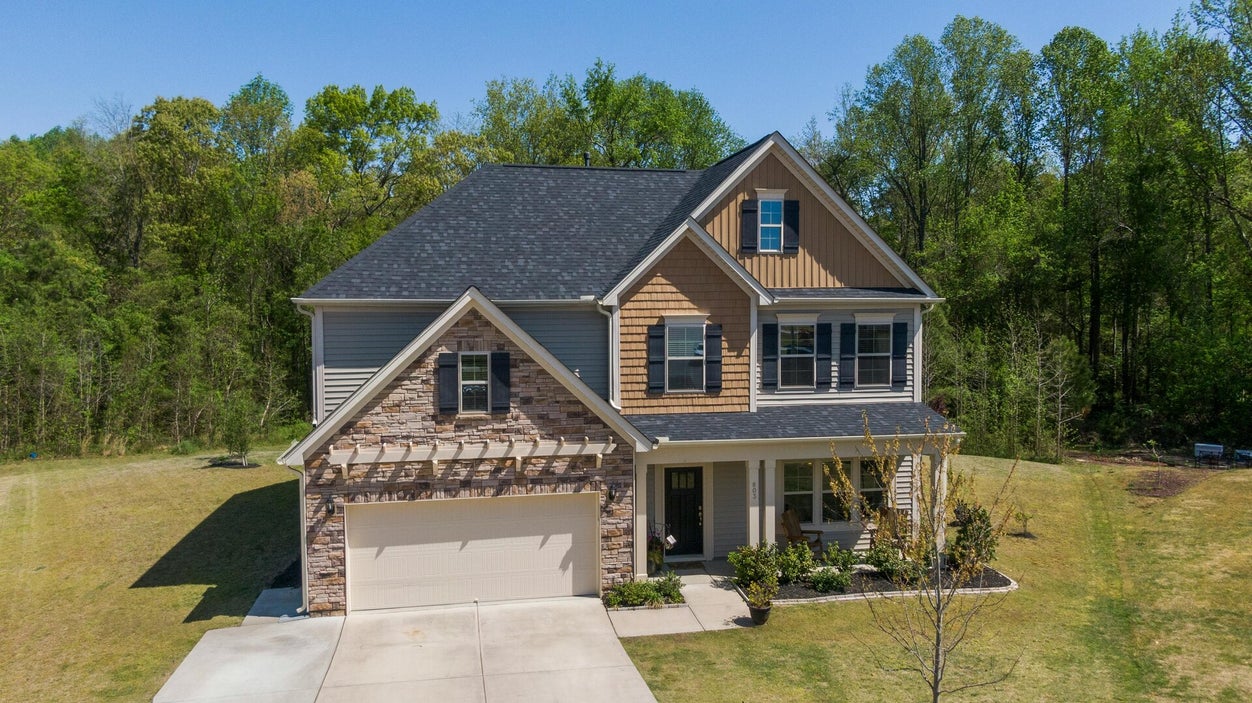 Asphalt shingle roof replacement work in Fairfax County Virginia