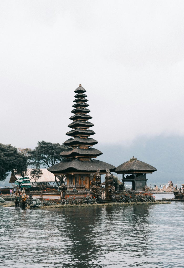 Temple Ulun Danu Bratan au bord du lac à Bali