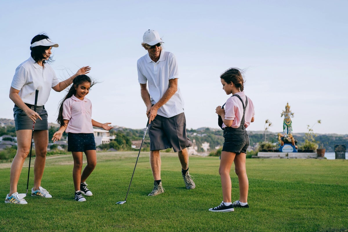 Beginner golf instruction during a budget-friendly taster session