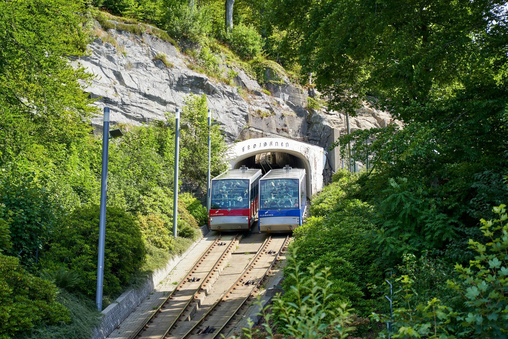 Funiculaire dans un paysage de montagne