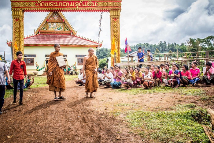 Moines lors d’une cérémonie au temple