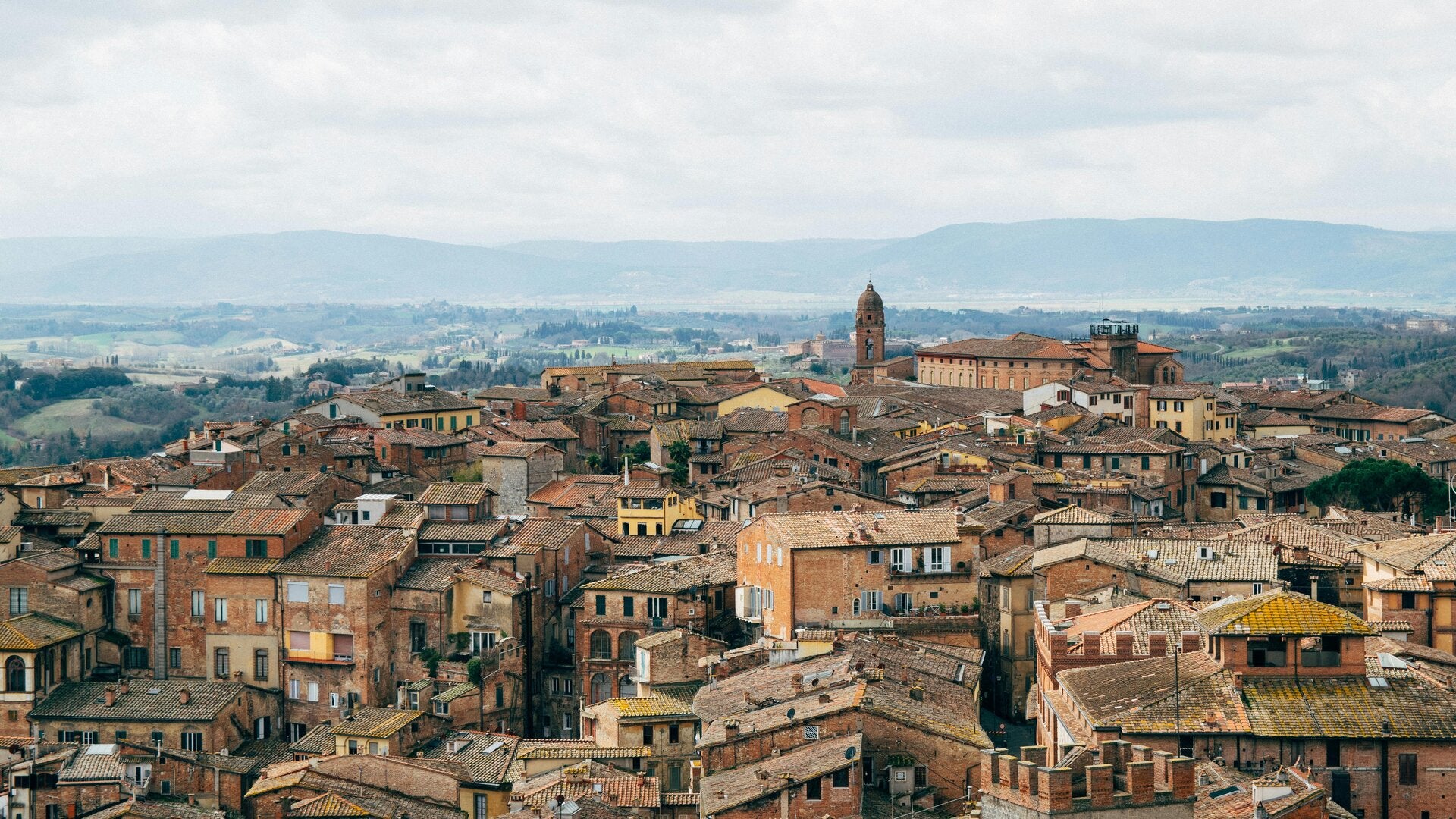 Bologne, la « ville rouge » qui séduit les voyageurs cet automne