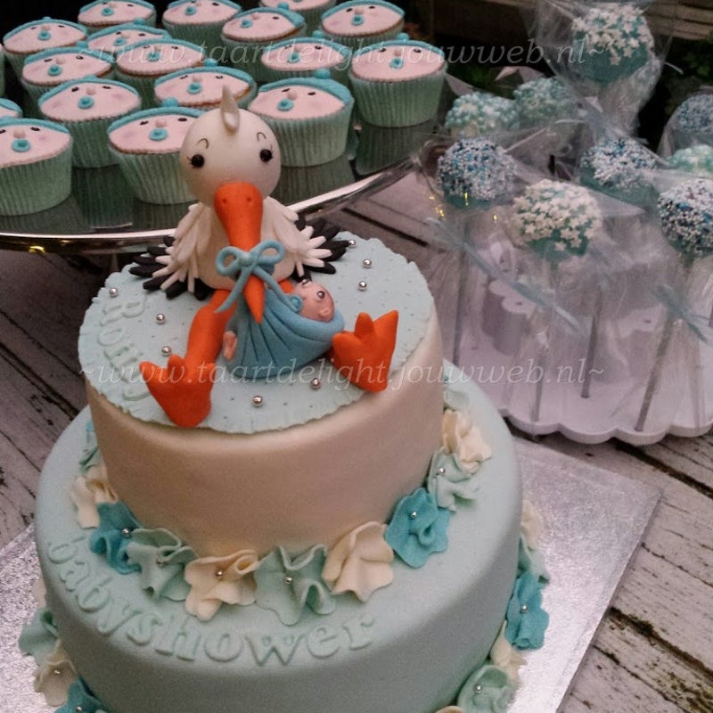 Gevulde cupcakes, cakepops en taart voor de babyshower van Romy 2017