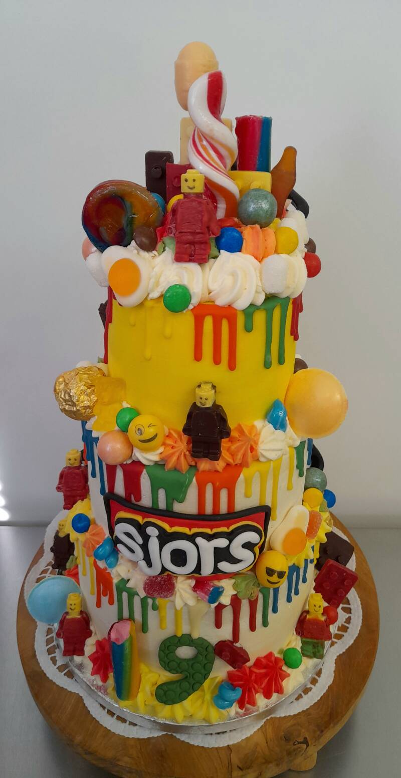 008legocandydripcake.jpg