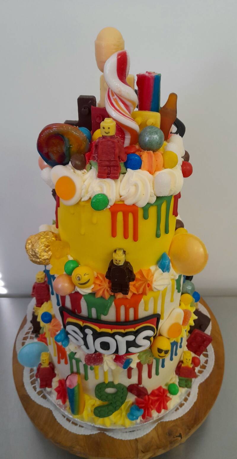 008legodripcake.jpg
