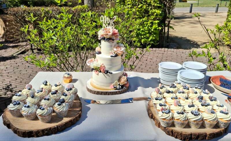 01-bruidstaart-en-cupcakes-standard.jpg