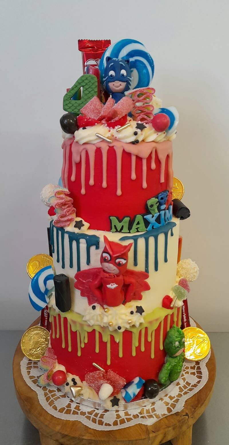 08pjmaskstaartdripcake.jpg