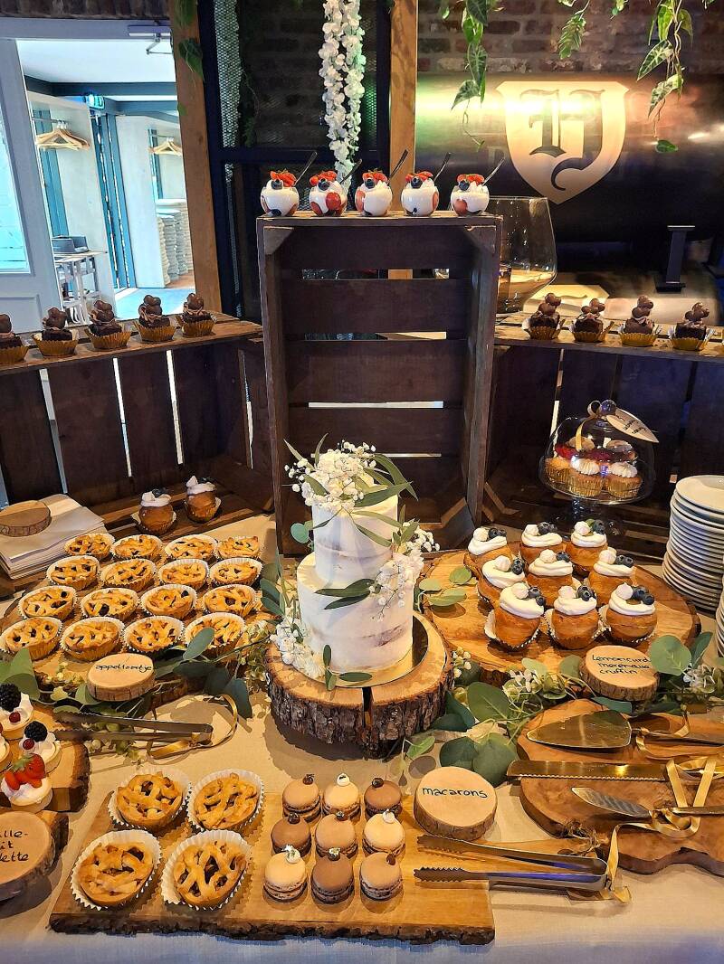 1-sweet-table-standard-lvej9t.jpg