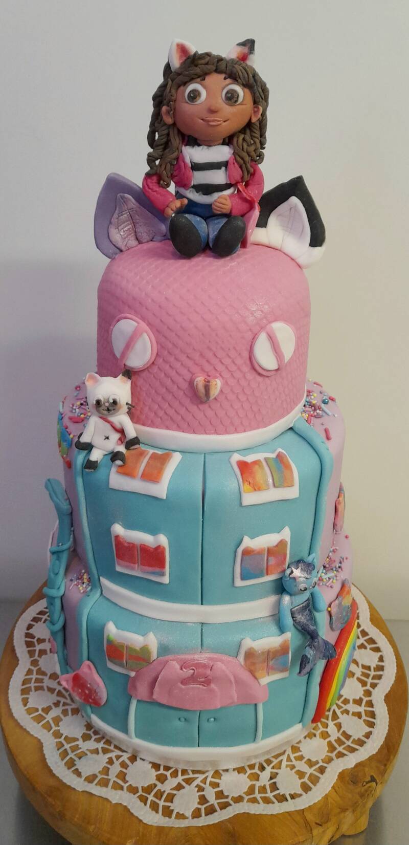 10gabyspoppenhuisfondanttaart.jpg